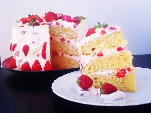 Κέικ βανίλιας με φράουλες