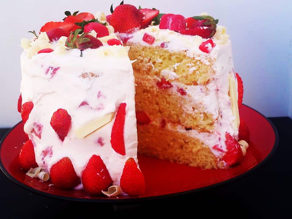 Κέικ βανίλιας με φράουλες